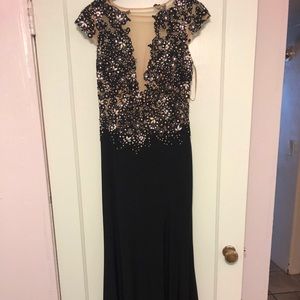 GORGEOUS BLACK PROM DRESS